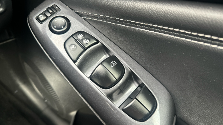 Nissan Juke 1.0 DiG-T 114 N-Connecta 5dr DCT Petrol Hatchback